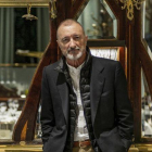 Arturo Pérez-Reverte, el pasado lunes en París, donde transcurre Sabotaje, tercera entrega de la serie Falcó.