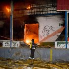 Los bomberos dedicaron cuarenta minutos a extinguir el fuego declarado en el matadero.