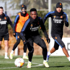 Vinicius y Casemiro en uno de los últimos entrenamientos del Real Madrid. REALMADRID.COM