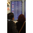Panel con el horario de vuelos en el aeropuerto de Barajas.
