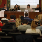 Jéssica Martínez, de la Unidad de Violencia de Género de la Subdelegación, moderó la mesa. RAMIRO