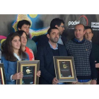 Julio Aguilar, del Tenis 5 Pádel, recibió el reconocimiento como mejor club de Castilla y León. DL