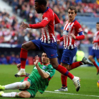 El Atlético tuvo que emplearse a fondo ante el Alavés. KIKO HUESCA