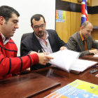 Firma del convenio entre el alcalde y la Fundación Balogal.