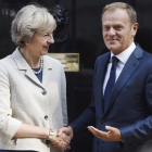 May recibe a Tusk (derecha) en el número 10 de Downing Street, en Londres, este jueves.
