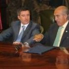 El alcalde de León, Francisco Fernández, y el presidente de la Fele, José Elías Fernández Lobato