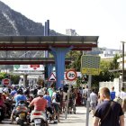 El tránsito por carretera en la frontera de Gibraltar se mantenía ayer con poca fluidez.