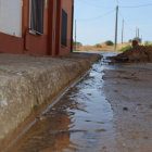 Imagen de una de las fugas de agua en la localidad de Villacalbiel San Esteban. MEDINA