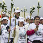 Peregrinos a su llegada al santuario de Fátima.