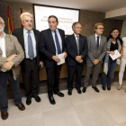 El consejero, tercero por la izquierda, en las jornadas. R. GARCÍA