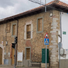 Las escuelas de Robledo funcionaron desde 1896 a 1980.  El ex pedáneo Manuel Couso las inauguró con presencia del alcalde. DL