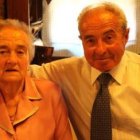 Natividad y Fructuoso celebraron sus bodas de oro junto a su familia y vecinos.