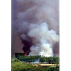 Imagen panorámica del incendio que ayer asolaba la  Sierra de Gata