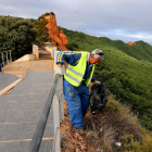 Los voluntarios estuvieron recogiendo basura durante toda la mañana de ayer