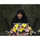 La ministra de Sanidad, Marzieh Vahid Dastjerdi, en el Parlamento iraní.