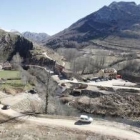 Obras del puente de Felmín, que da acceso a las Cuevas de Valporquero, que se inaugura hoy