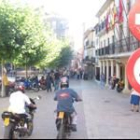 Un momento de la concentración motera celebrada ayer, en la Plaza Mayor de Sahagún