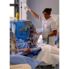 Pacientes sometiéndose a diálisis en un hospital