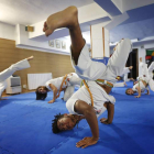 Toda la plasticidad y vistosidad de la capoeira en el Centro Muzenza que dirige Marcelo Amorim en León desde hace más de una década.