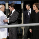 José María Aznar y Ana Botella en la clínica Cemtro donde se encuentran los restos de Adolfo Suárez.