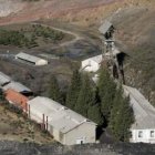 Panorámica del Pozo Ibarra, con el castillete y el resto de sus dependencias.