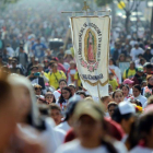Cientos de personas llegan a las inmediaciones de la Basilica de Santa Maria de Guadalupe   en Ciudad de Mexico  Mexico.
