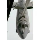 Un bombardero B-52 norteamericano reposta en pleno vuelo
