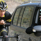 Lance Armstrong conversa con Johan Bruyneel durante un entrenamiento, en Tenerife en el 2008.