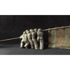 La escultura en homenaje a los pendones leoneses está colocada en la explanada frente al Auditorio
