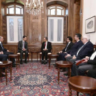 El presidente de Siria, Bashar al Asad, junto a una delegación de diputados franceses, este sábado en Damasco.