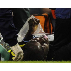 Fabrice Muamba recibe atención médica tras desmayarse durante el partido Tottenham-Bolton.