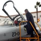 Ibarra inauguró ayer la escuela de pilotos de Talavera la Real