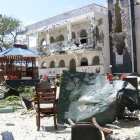 Vista del hotel tras el atentado.