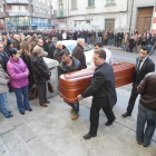 Ponferrada acompañó a Manolo Peña en su despedida. Cientos de personas acudieron al funeral en la iglesia de San Ignacio.