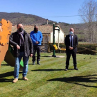 El equipo de gobierno, en uno de los parques infantiles. CAMPOS