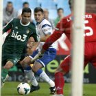 Acorán volvió a ser el mejor de la Deportiva y dispuso de un par de buenas ocasiones, como la que se ve en la imagen, para que los bercianos lograran algo positivo ayer en La Romareda.