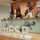 Óscar López, Óscar Graefenhain, Carolina Rodríguez y Fernando Nieto en el acto de homenaje a la gimnasta leonesa. RAQUEL P. VIECO