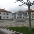 La fotografía muestra la renovación de la plaza del Ayuntamiento hace tres meses