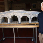 El último trabajo de José Luis Sierra es el del puente viejo de Boca de Huérgano.