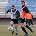 Turzo conduce el balón durante un entrenamiento.