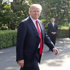 El presidente Donald Trump abandona la Casa Blanca para asistir a un acto en Virginia. RON SACHS