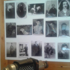Algunas imágenes de la muestra, ante la vieja ampliadora.