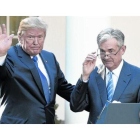 Renovación// Donald Trump saluda junto a Jerome Powell, el nuevo presidente de la Reserva Federal de Estados Unidos a partir de febrero.