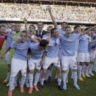 Los jugadores del Celta celebran su ansiado ascenso a Primera.