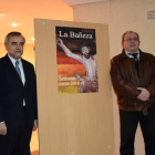 El alcalde con los representantes de la Junta Profomento de la Semana Santa. dl