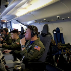 Marinos estadounidenses que participan en la búsqueda del submarino ARA San Juan.