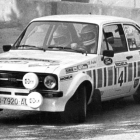 Iconográfica imagen tomada en los años ochenta: José Luis Graña a los mandos de su Ford Escort MKII en una espectacular atacada a un tramo especial.