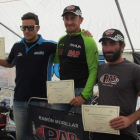 Víctor Rodríguez ‘Moncho, a la izquierda, en el segundo cajón del podio del nacional.