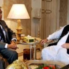 El embajador de la India en Pakistán, a la izquierda, se reunió con el ex primer ministro paquistaní