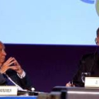 Juan Antonio Samaranch observa a Jacque Rogge en un momento de la asamblea del COI
